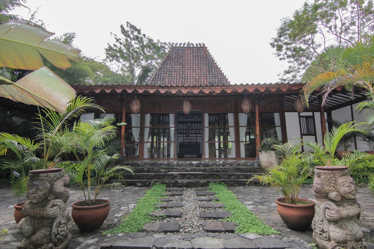 Khayangan Resort Yogyakarta Bagian luar foto